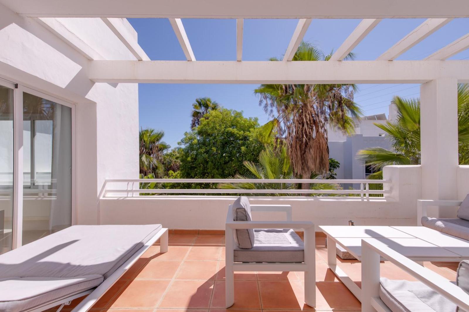 Апартаменты Alcazaba Lagoon Estepona Golf Экстерьер фото