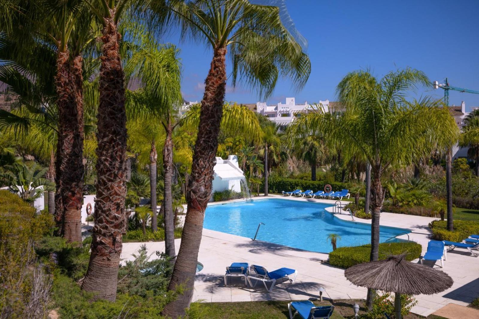 Апартаменты Alcazaba Lagoon Estepona Golf Экстерьер фото