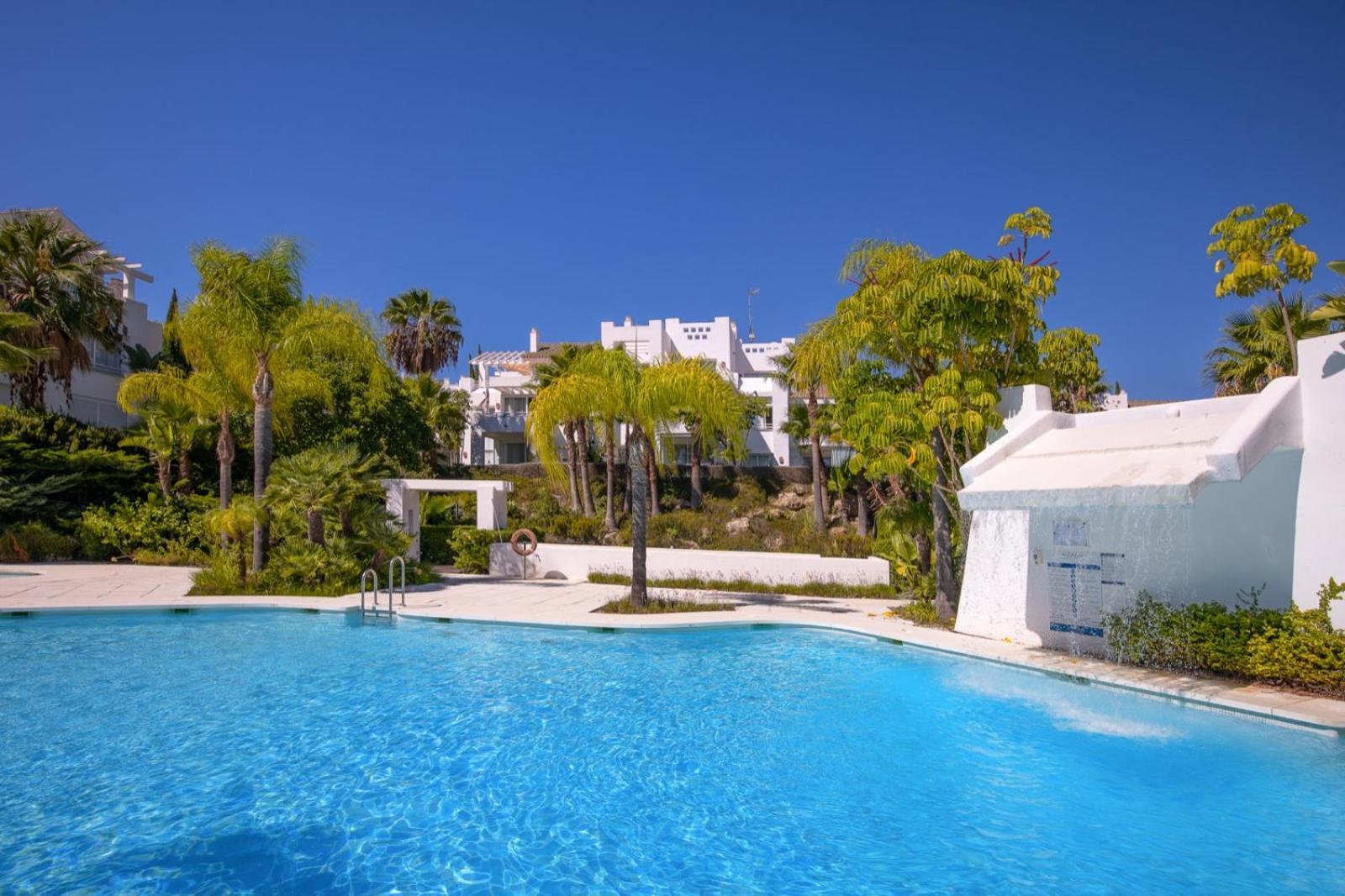 Апартаменты Alcazaba Lagoon Estepona Golf Экстерьер фото